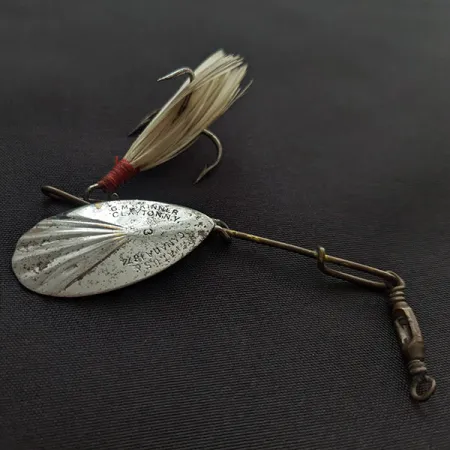 G.M. Skinner 3, 5g, hopea/punainen, lippauistin #21633