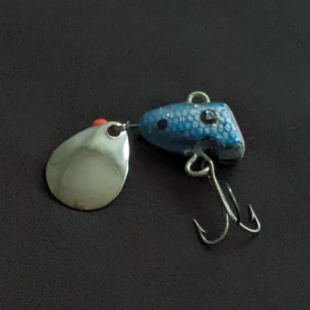 Chas M Six Tackle Little Suzy, 21g, sininen, tail spinner -viehe #21917