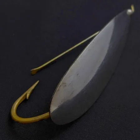 Johnson Silver Minnow, 31g hopea/kulta, ruohosuojattu lusikka #24182