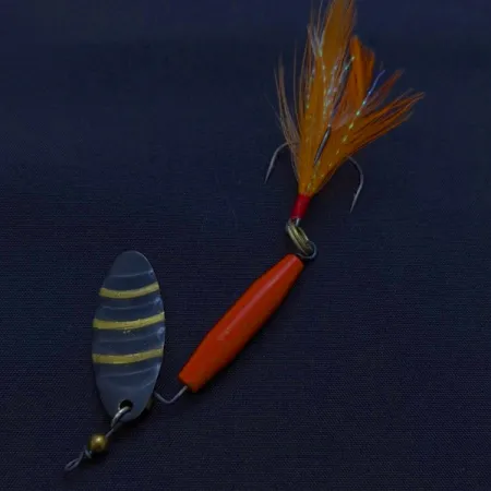 Worth #301, 9g, punainen/musta/kulta, lippauistin #24357