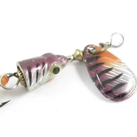 Blue Fox Vibrax Shallow Lippa, Rainbow Perch, 4g, Höyhenet, #2948